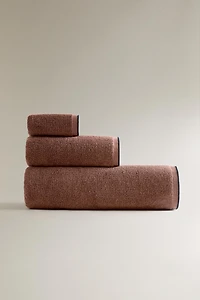 COTTON OVERLOCK BATH TOWEL