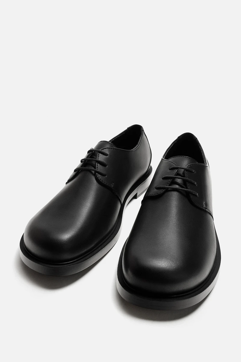 CHAUSSURES HABILLÉES