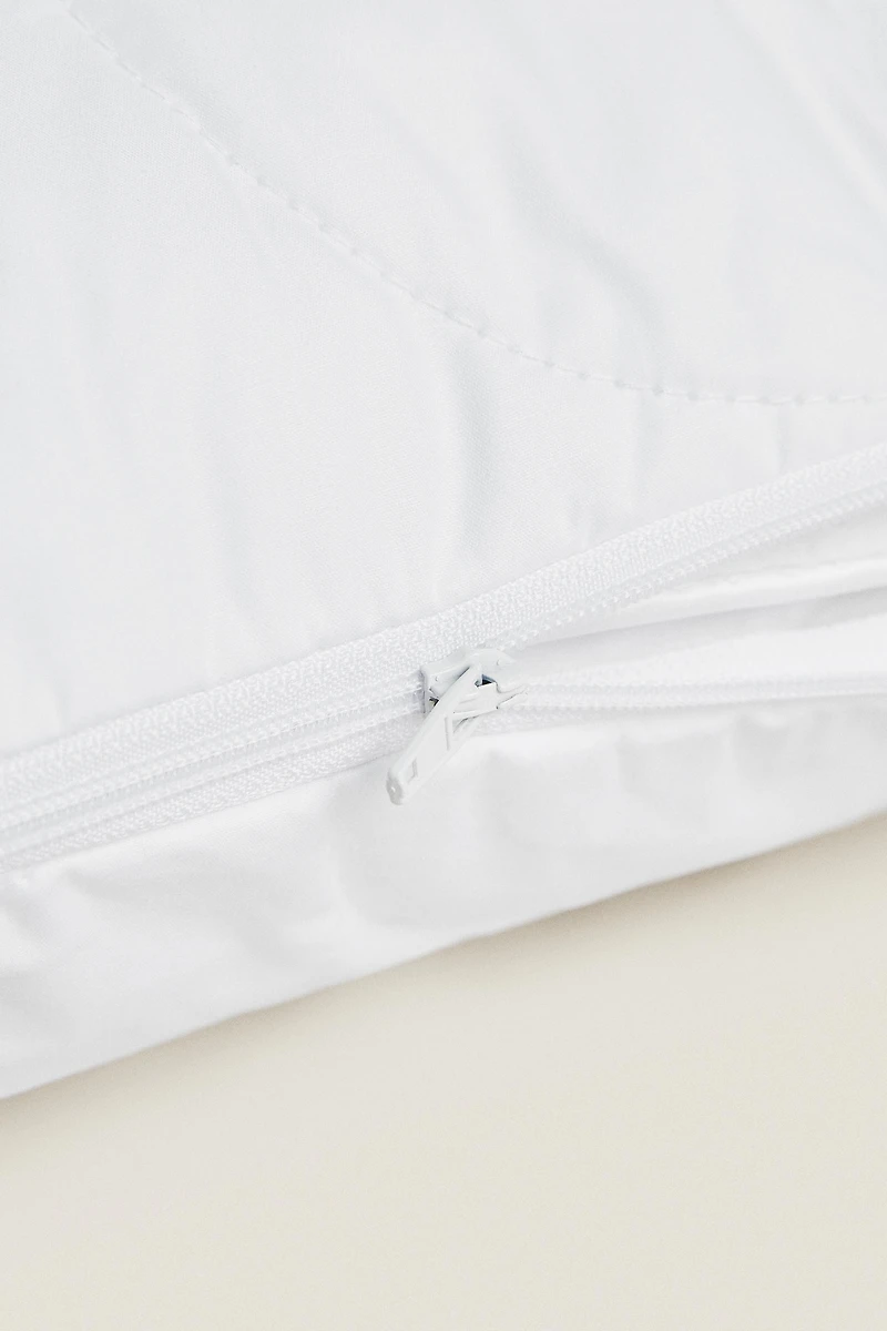 PADDED PILLOW PROTECTOR