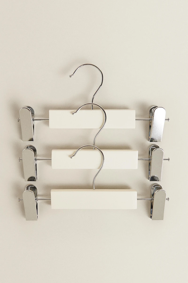 KIDS’ WOODEN HANGERS WITH CLIPS (PACK OF 3)