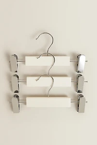 KIDS’ WOODEN HANGERS WITH CLIPS (PACK OF 3)