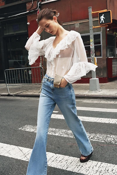 BLOUSE ROMANTIQUE SEMI-TRANSPARENTE