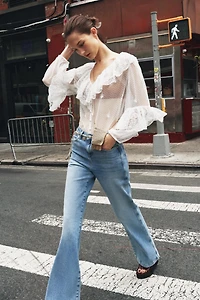 BLOUSE ROMANTIQUE SEMI-TRANSPARENTE