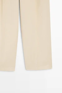 Flowing trousers with pleats