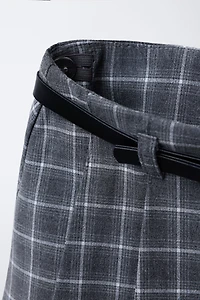 JUPE-SHORT À CARREAUX AVEC CEINTURE