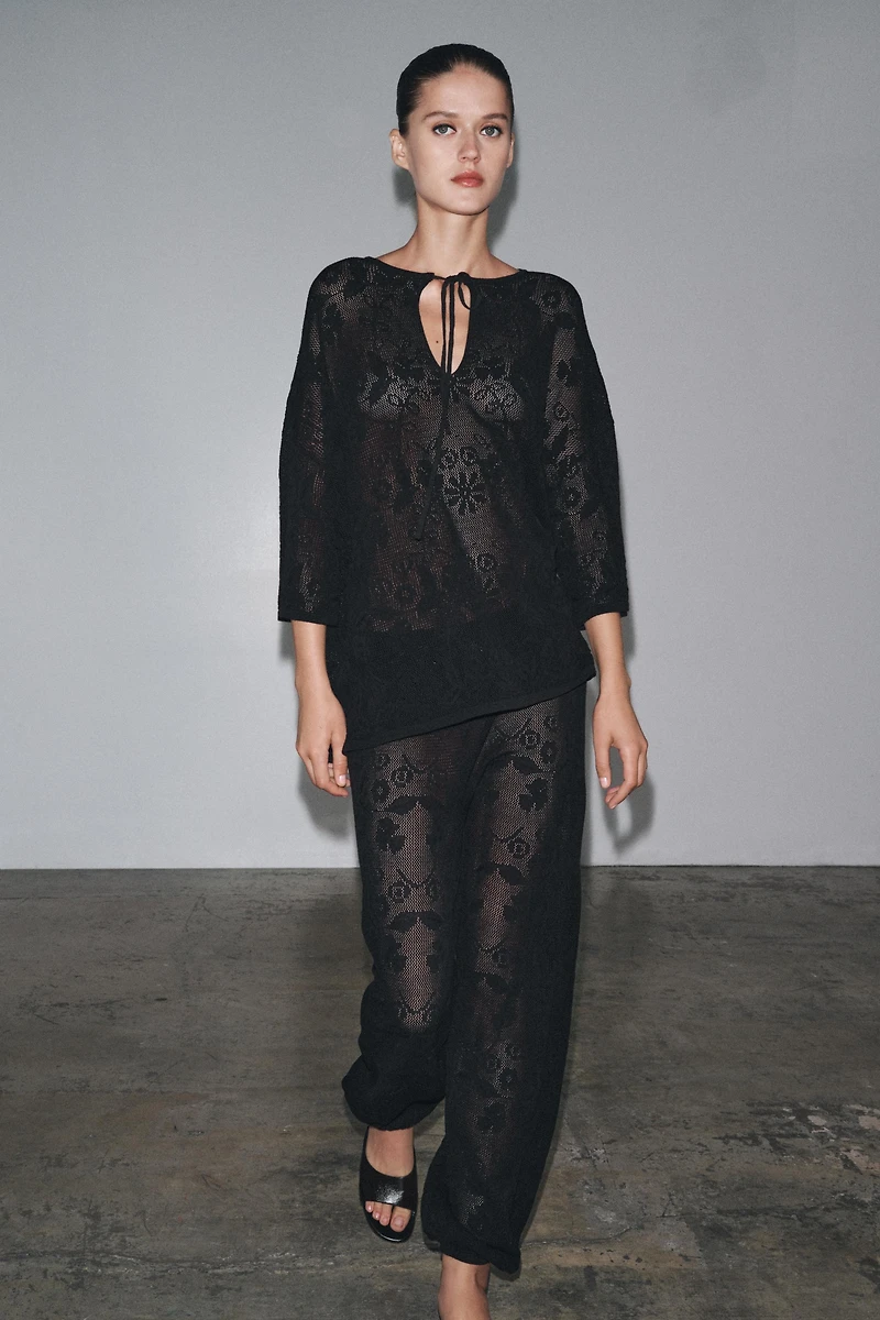 TOP OVERSIZE EN MAILLE TEXTURÉE À FLEURS