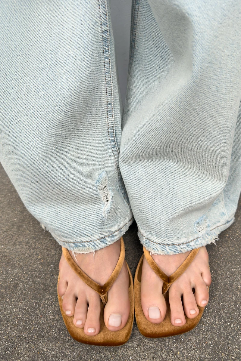 VELVET EFFECT SANDALS