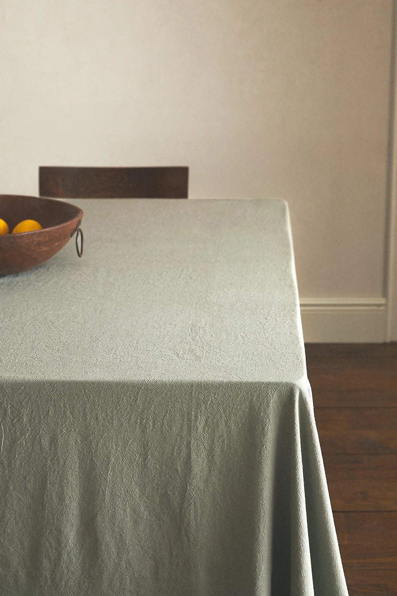 PLAIN DYED THREAD TABLECLOTH