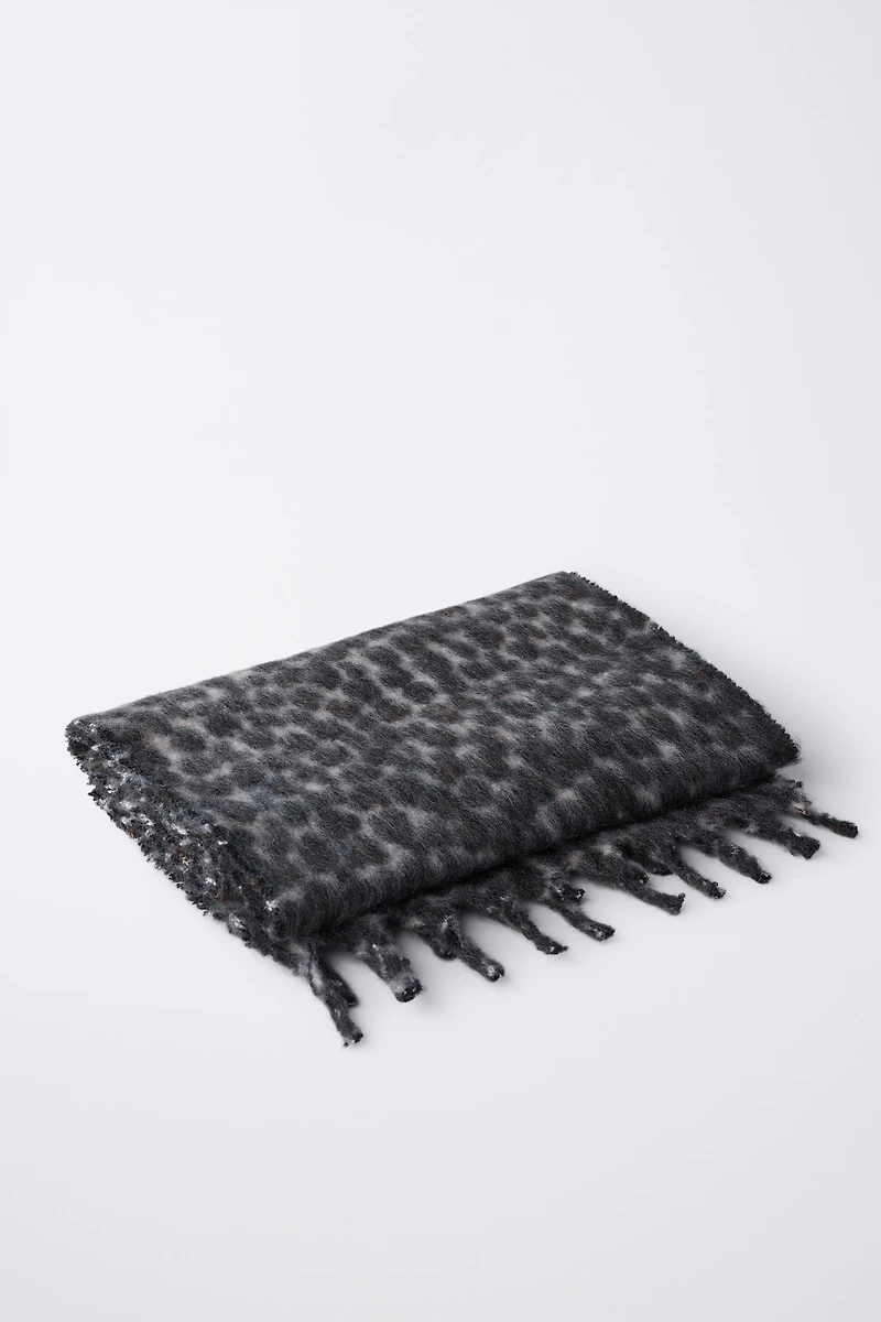 ANIMAL PRINT FRINGED SCARF