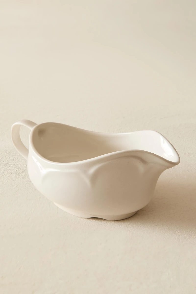 PORCELAIN GRAVY BOAT WITH A RAISED DESIGN
