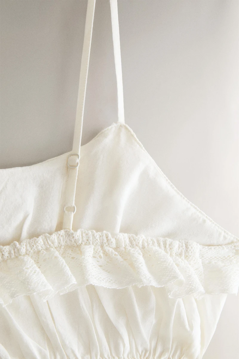 LACE RUFFLE CROP TOP