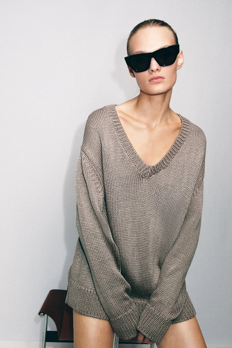CHUNKY KNIT V-NECK JUMPER