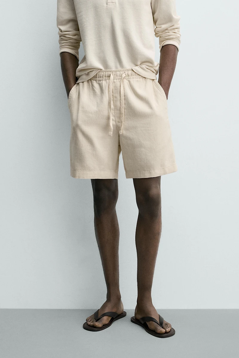 SHORT REGULAR FIT STRUCTURÉ