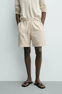 SHORT REGULAR FIT STRUCTURÉ