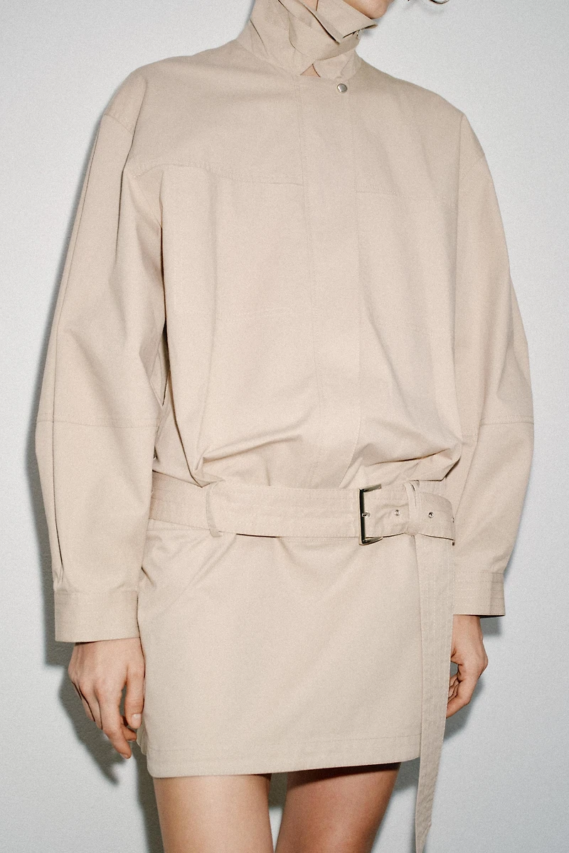 ROBE COURTE À CEINTURE