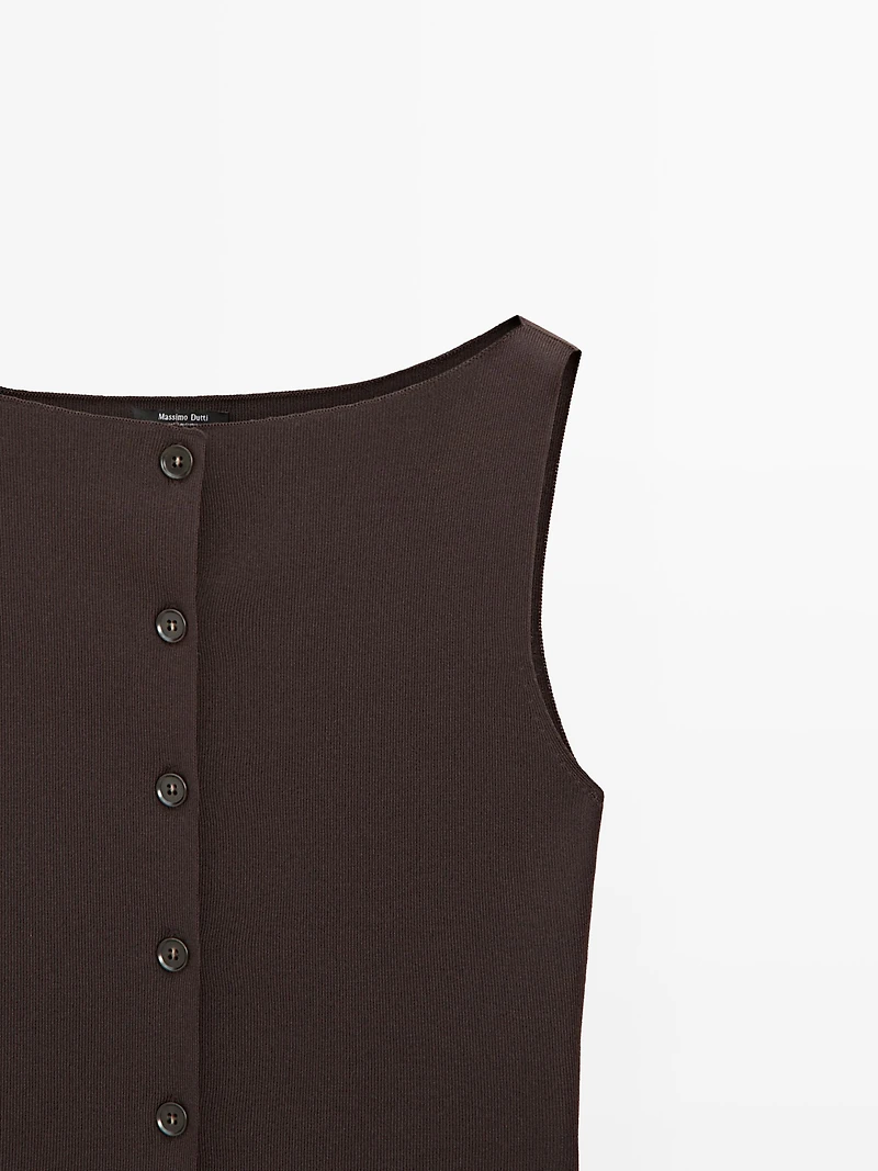 Knit vest with pocket details