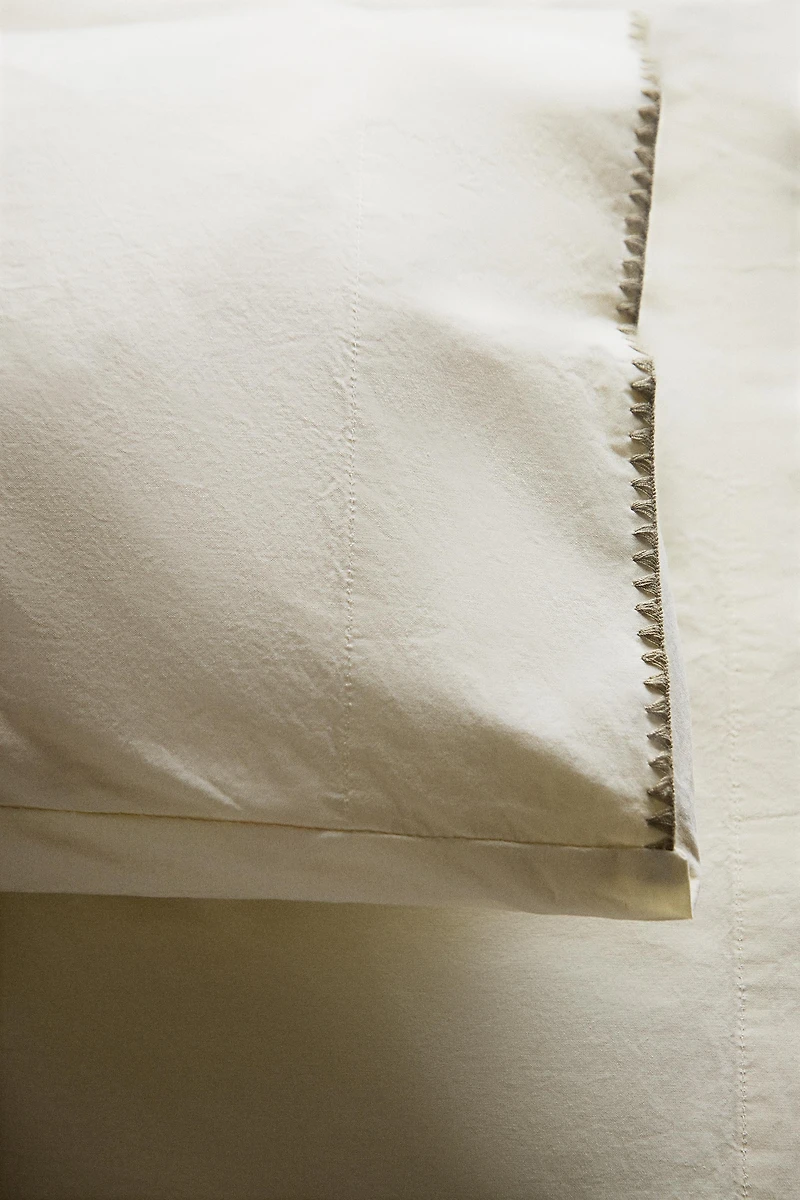 FLAT SHEET WITH EMBROIDERED TRIM