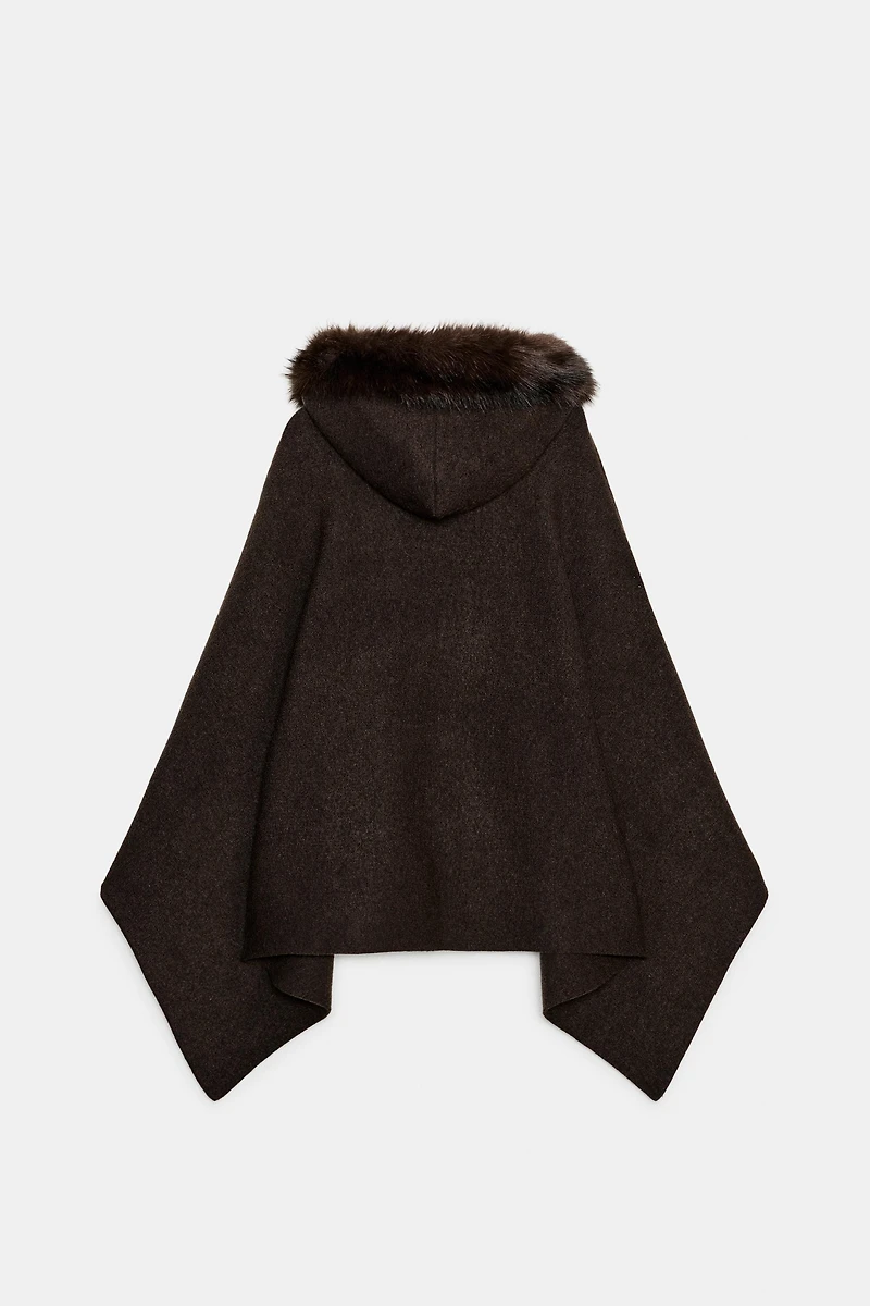 CAPE EN MAILLE EFFET FOURRURE