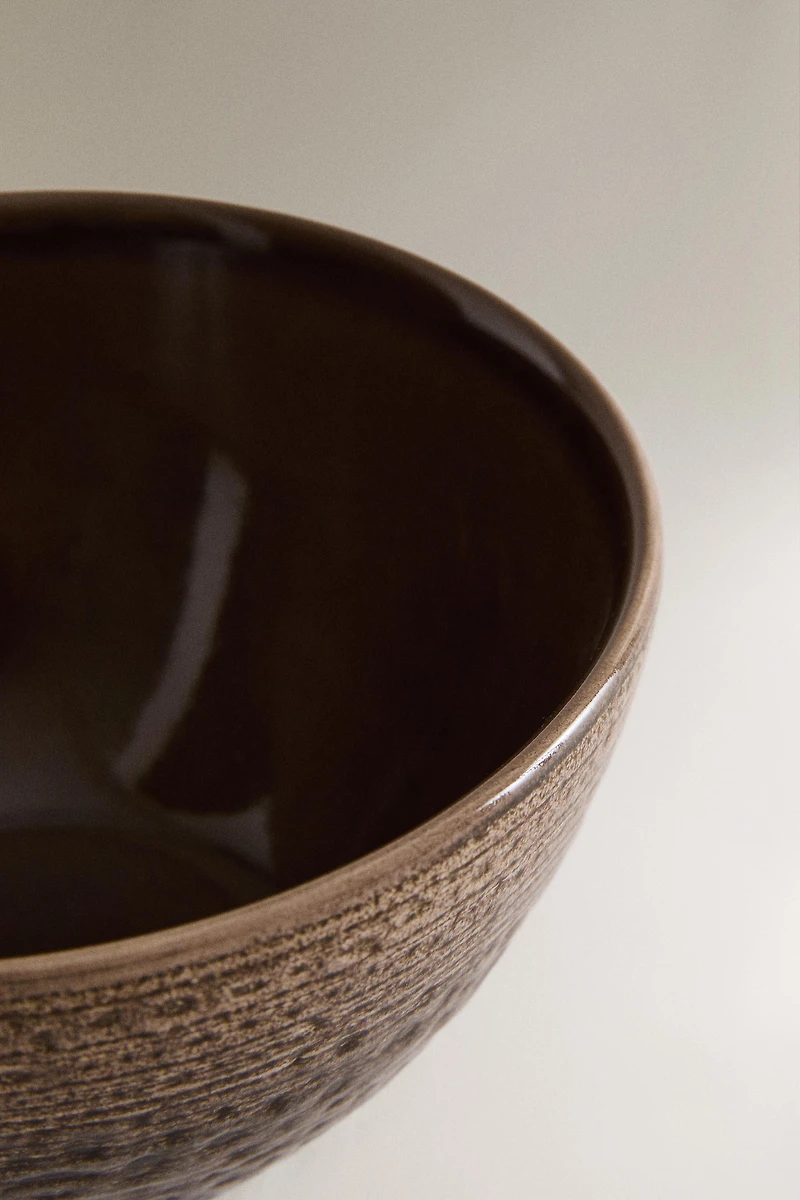 EARTHENWARE BOWL WITH RAISED DESIGN