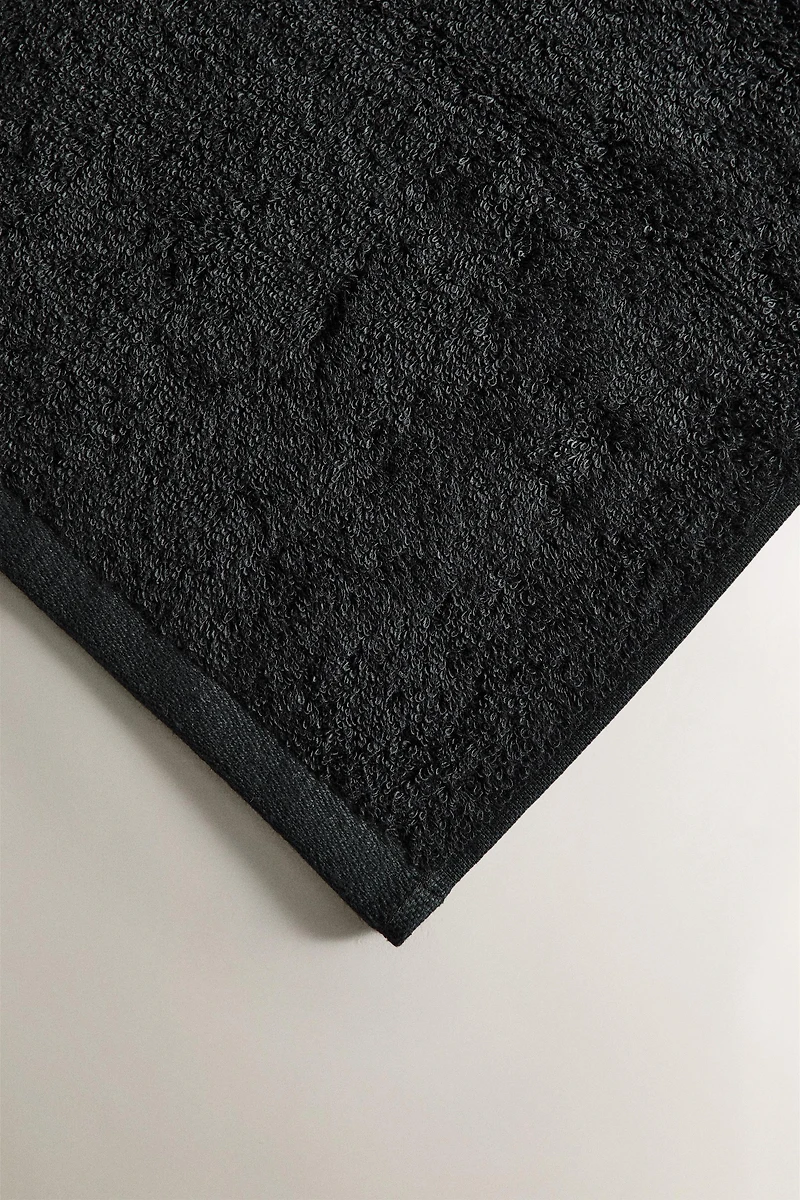 SERVIETTE DE BAIN ÉPONGE UNIE