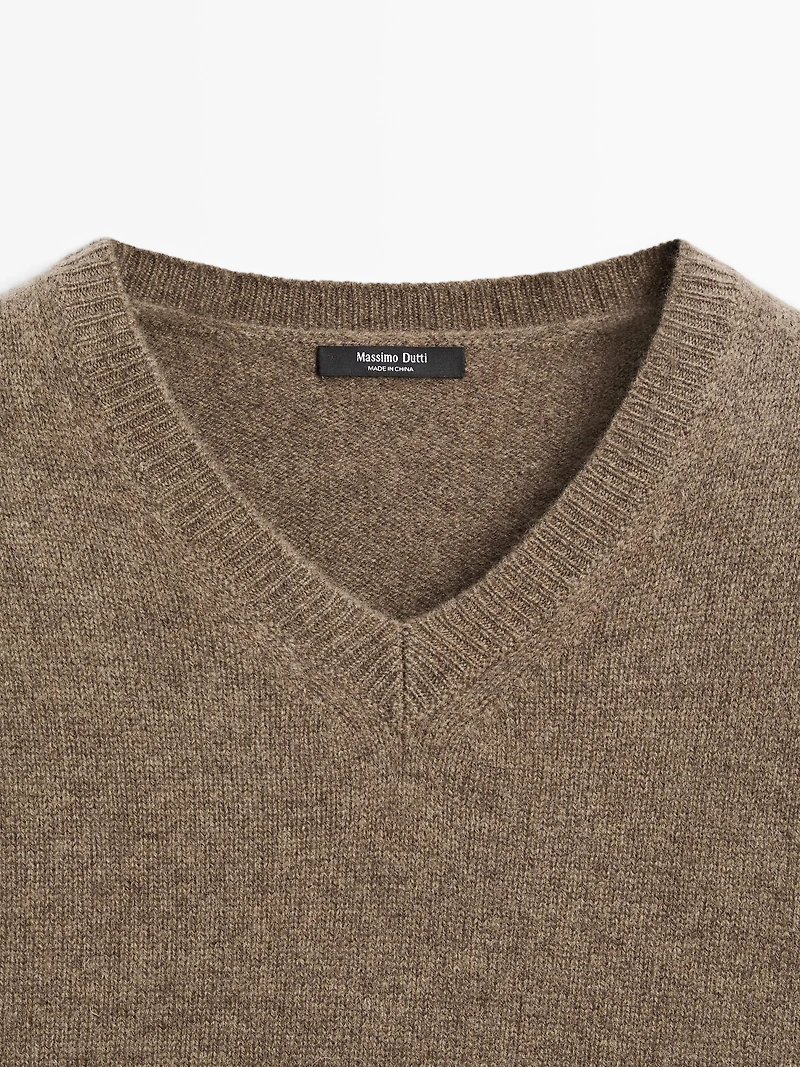 Oversize V-neck knit sweater