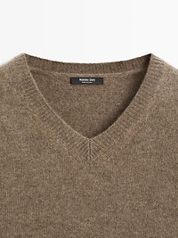 Oversize V-neck knit sweater