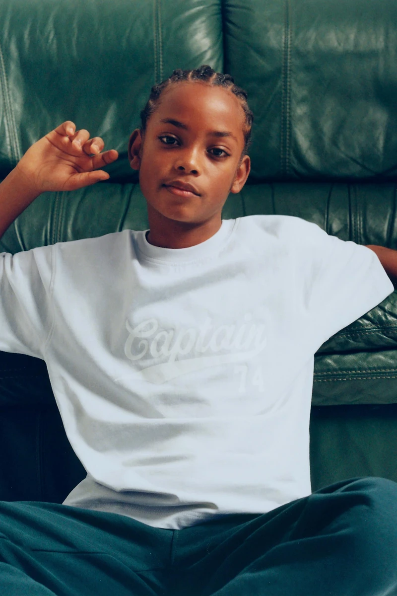 JOGGING TEXT AND LABEL T-SHIRT