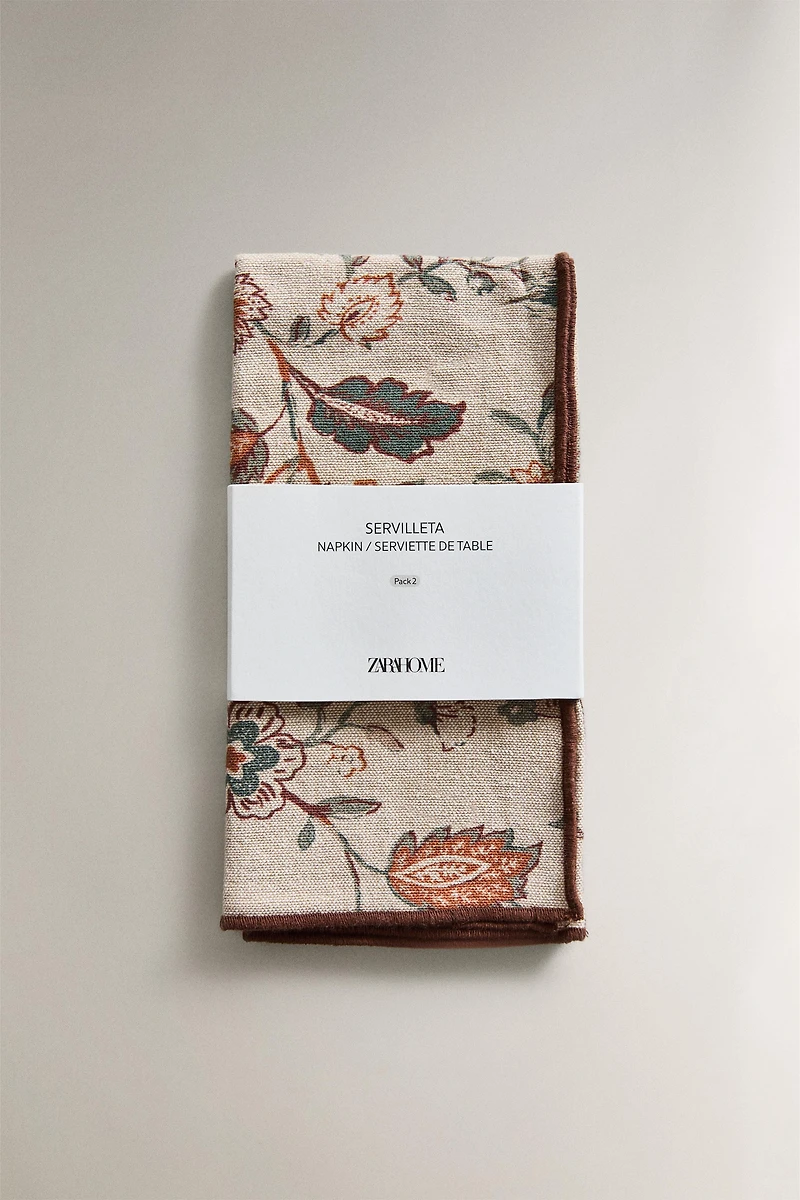 SET OF FLORAL PRINT NAPKINS WITH TOPSTITCHING (SET OF 2)