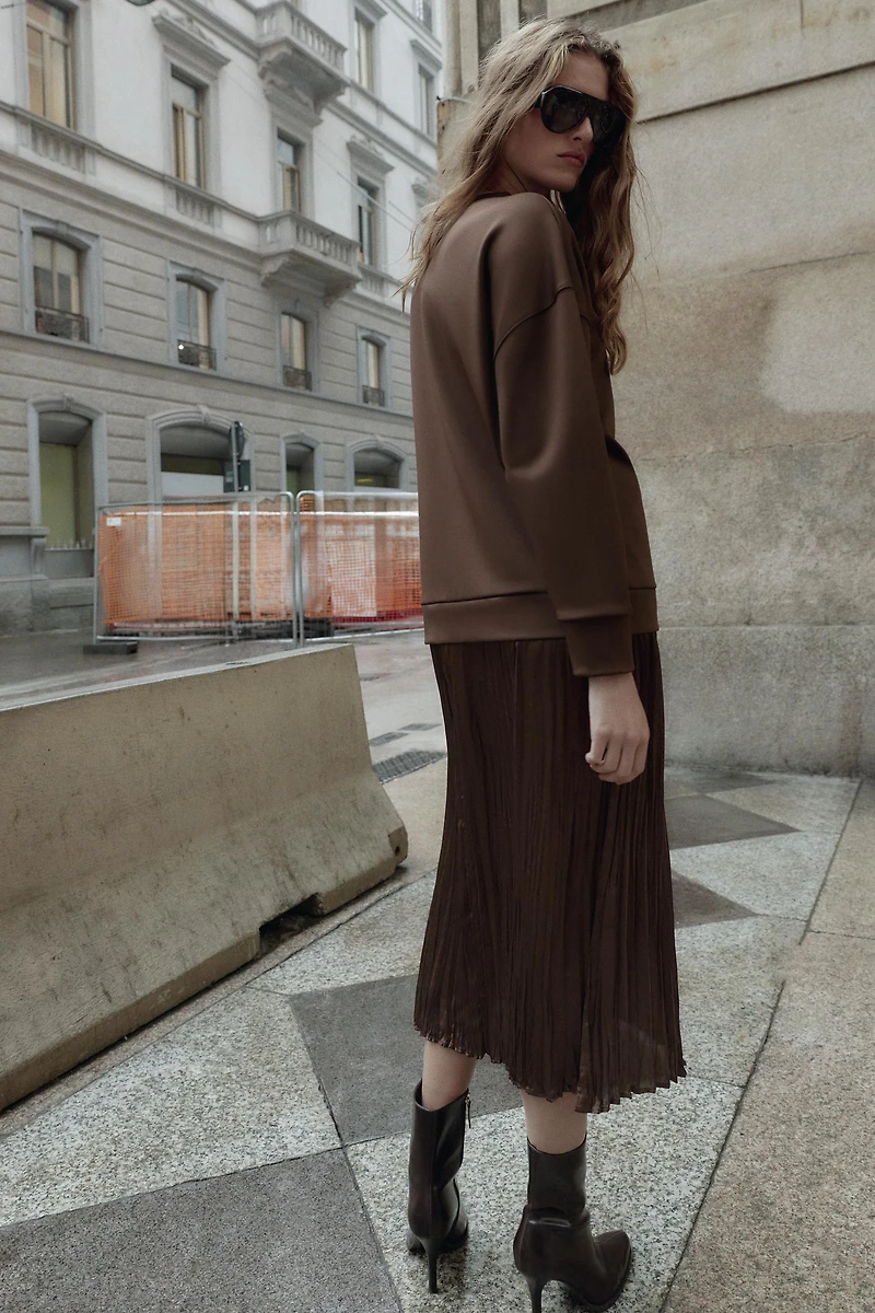 ROBE EN MATIÈRES VARIÉES SATINÉE