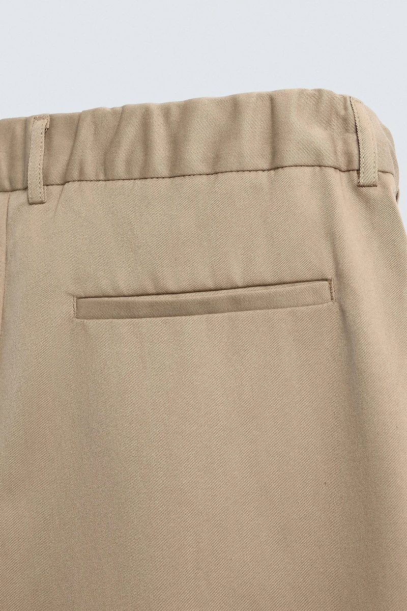 RELAXED FIT PLEATED PANTS