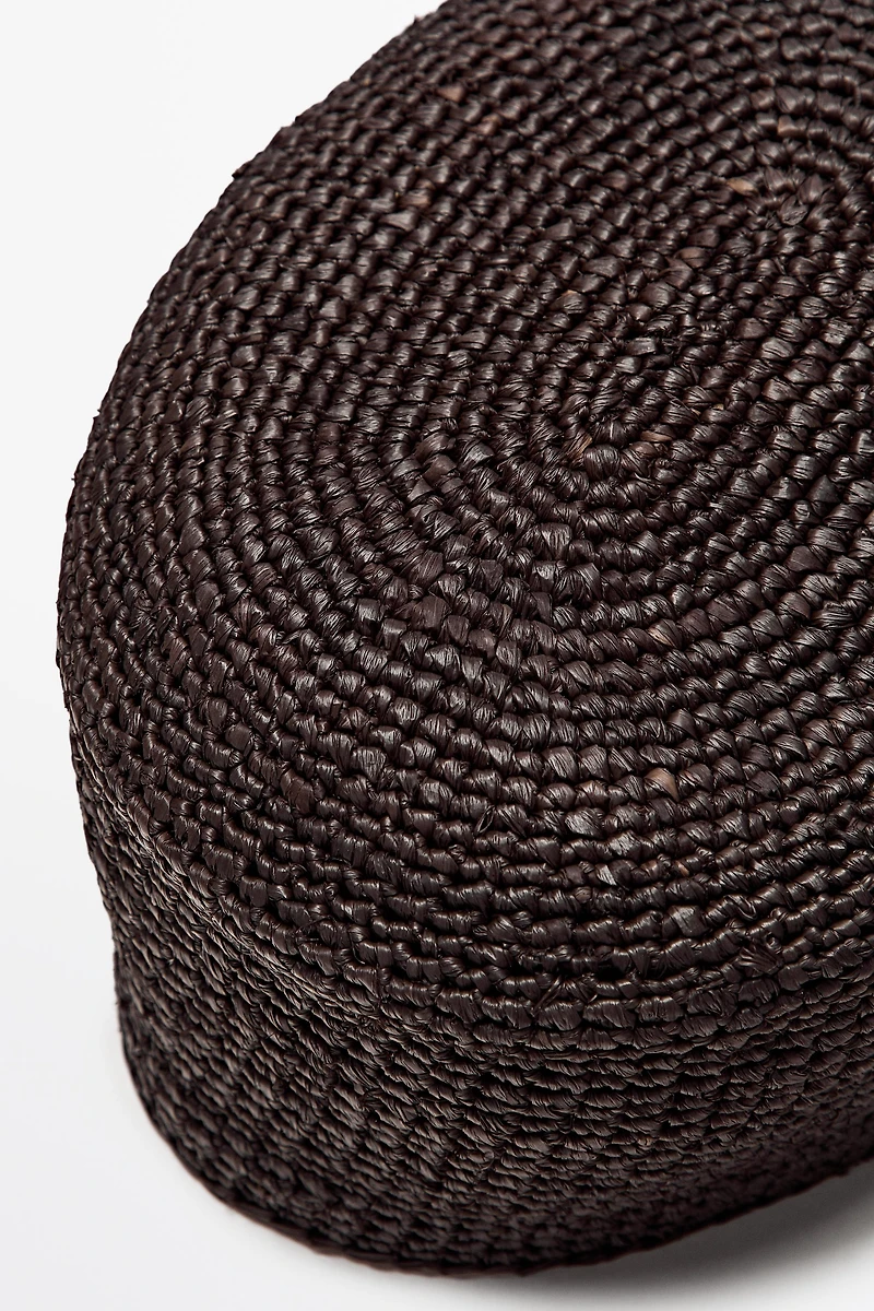Chapeau pillbox en raphia