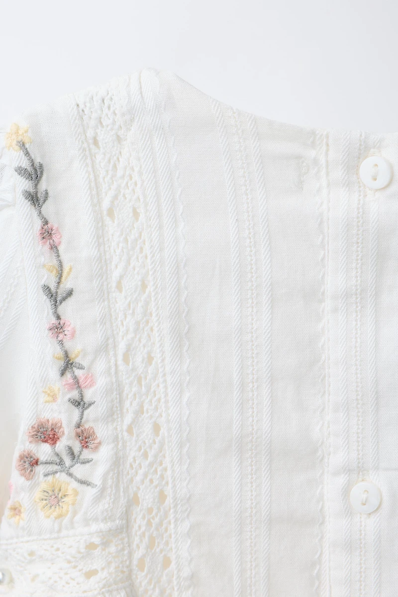 ROBE ET CULOTTE À FLEURS BRODÉES