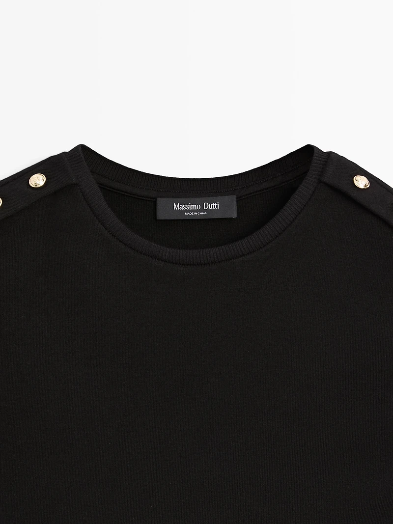 Drop sleeve T-shirt with button details
