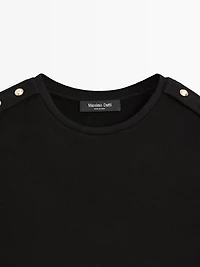 Drop sleeve T-shirt with button details