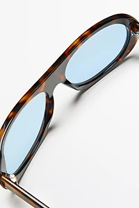 Wide tortoiseshell-effect sunglasses