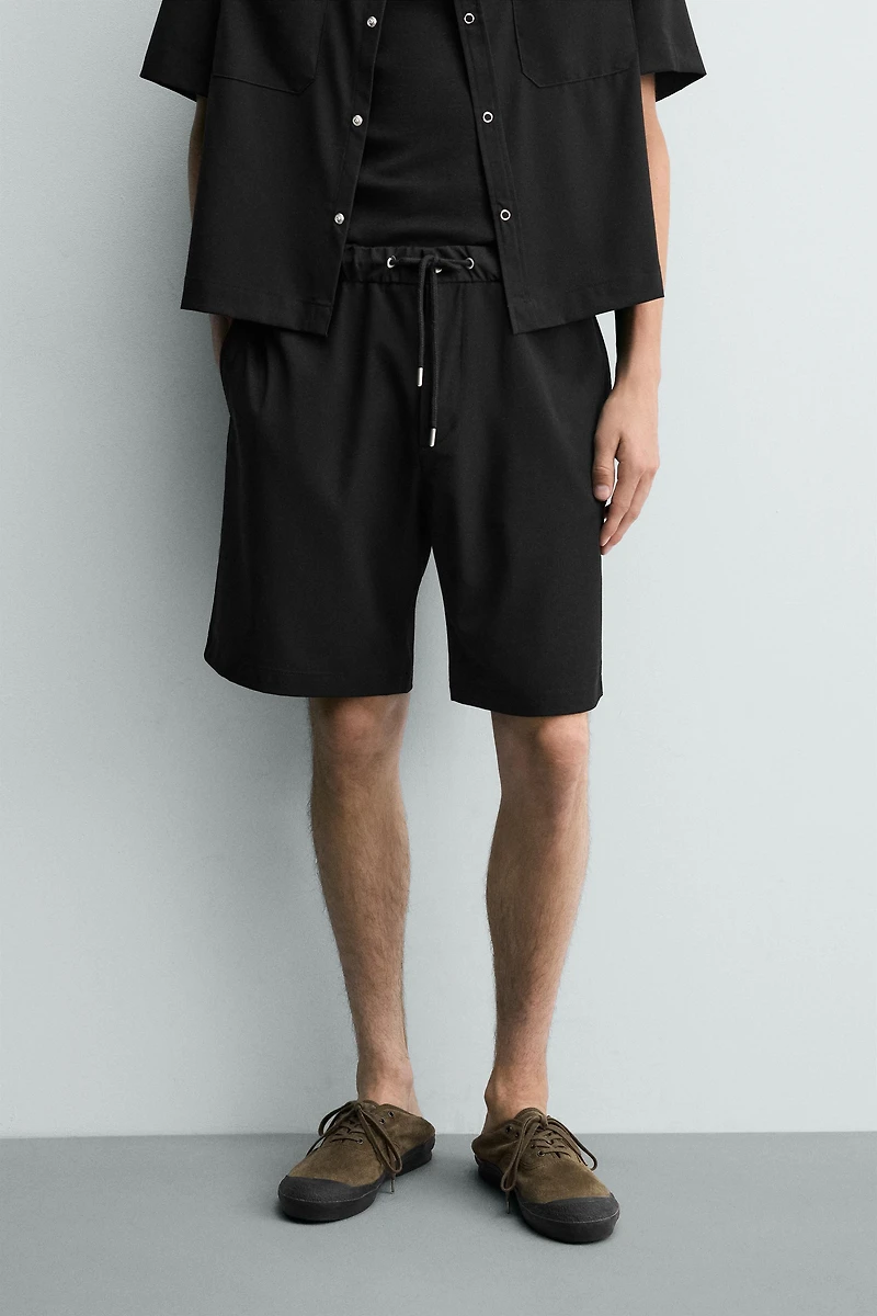 RELAXED FIT TECHNICAL SHORTS