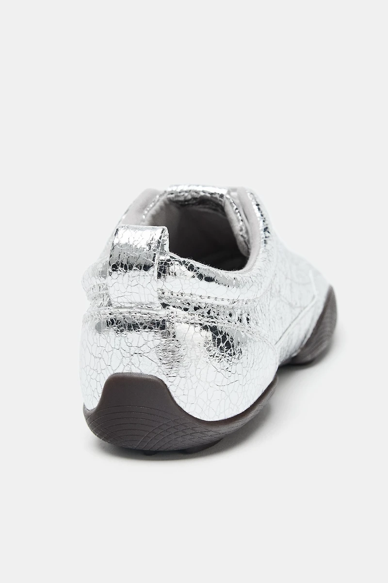 METALLIC-EFFECT RUNNING SHOES