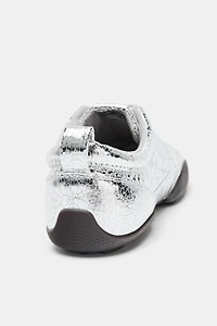 METALLIC-EFFECT RUNNING SHOES