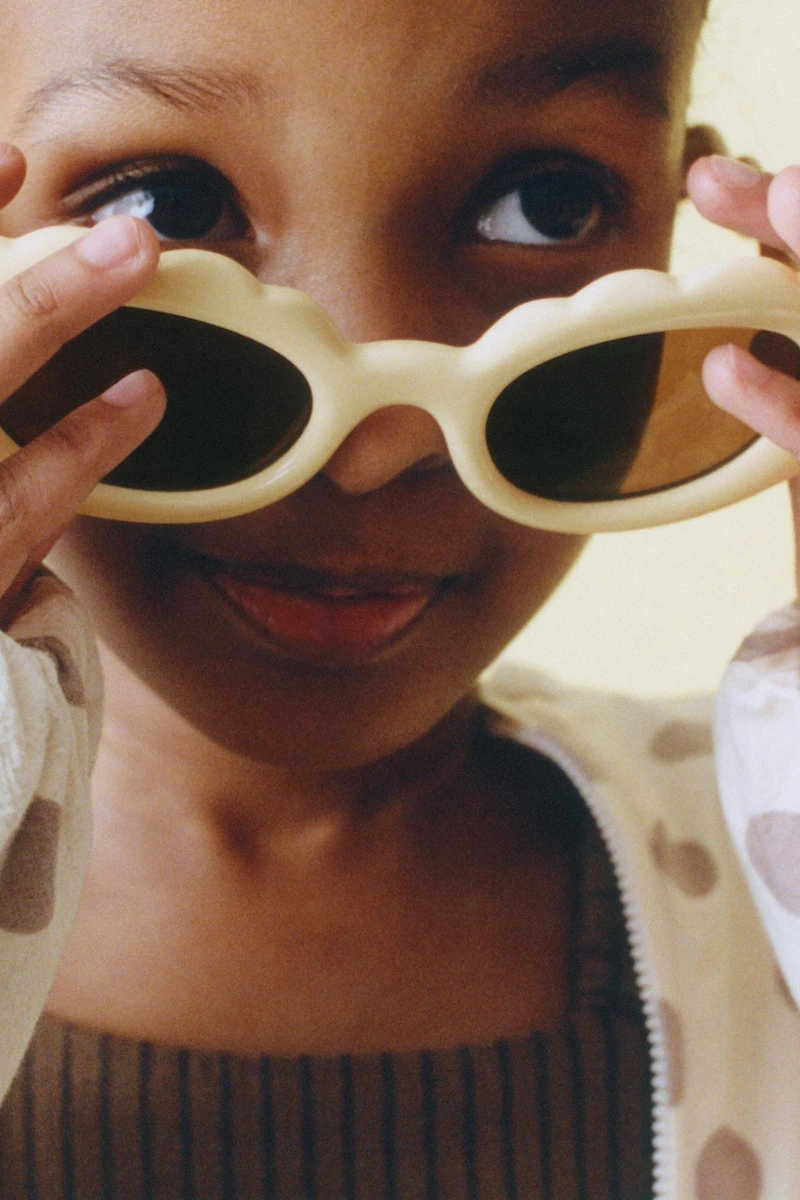 WAVY PLASTIC SUNGLASSES