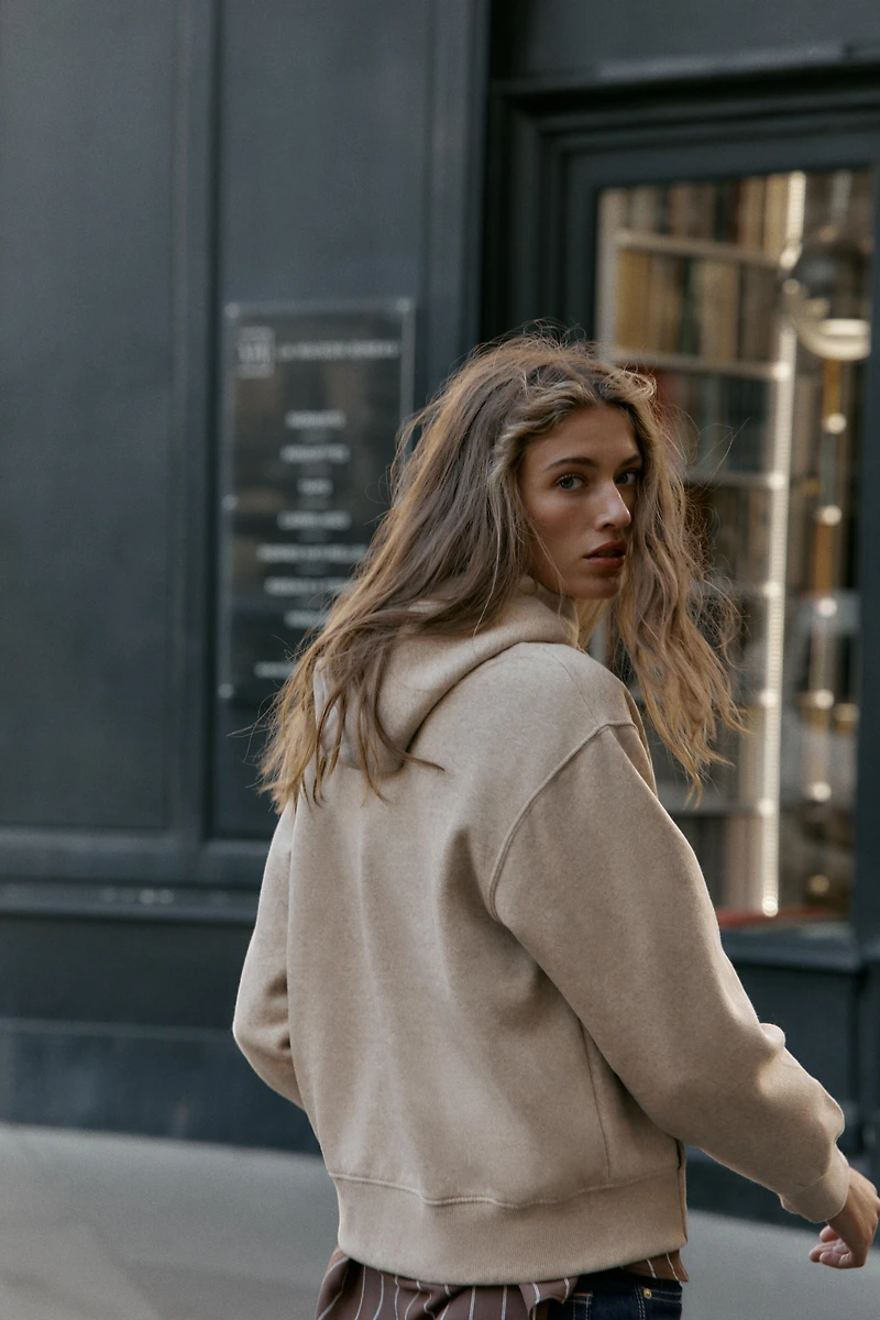 BASIC HOODIE SWEATSHIRT