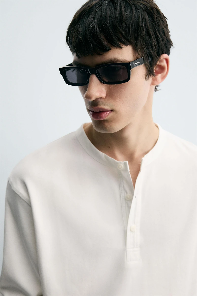 TEXTURED CONTRAST COLLAR T-SHIRT