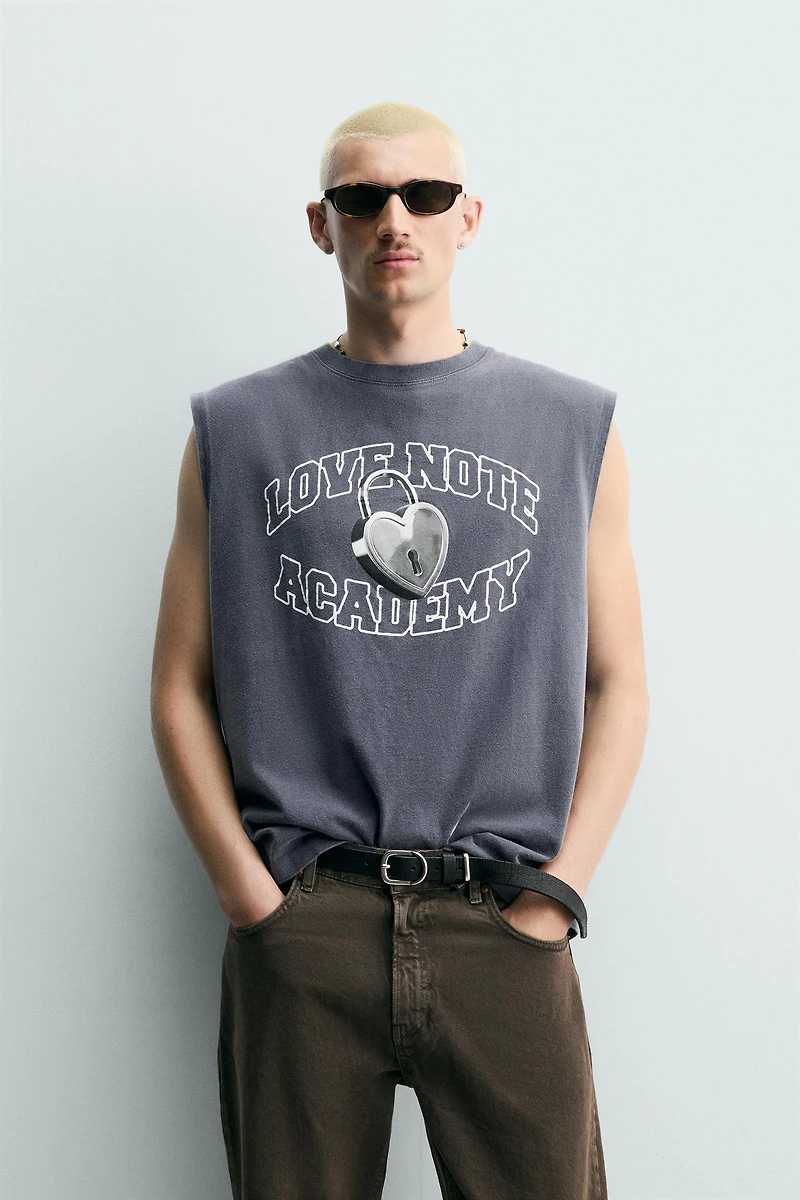 T-SHIRT SANS MANCHES IMPRIMÉ CADENAS