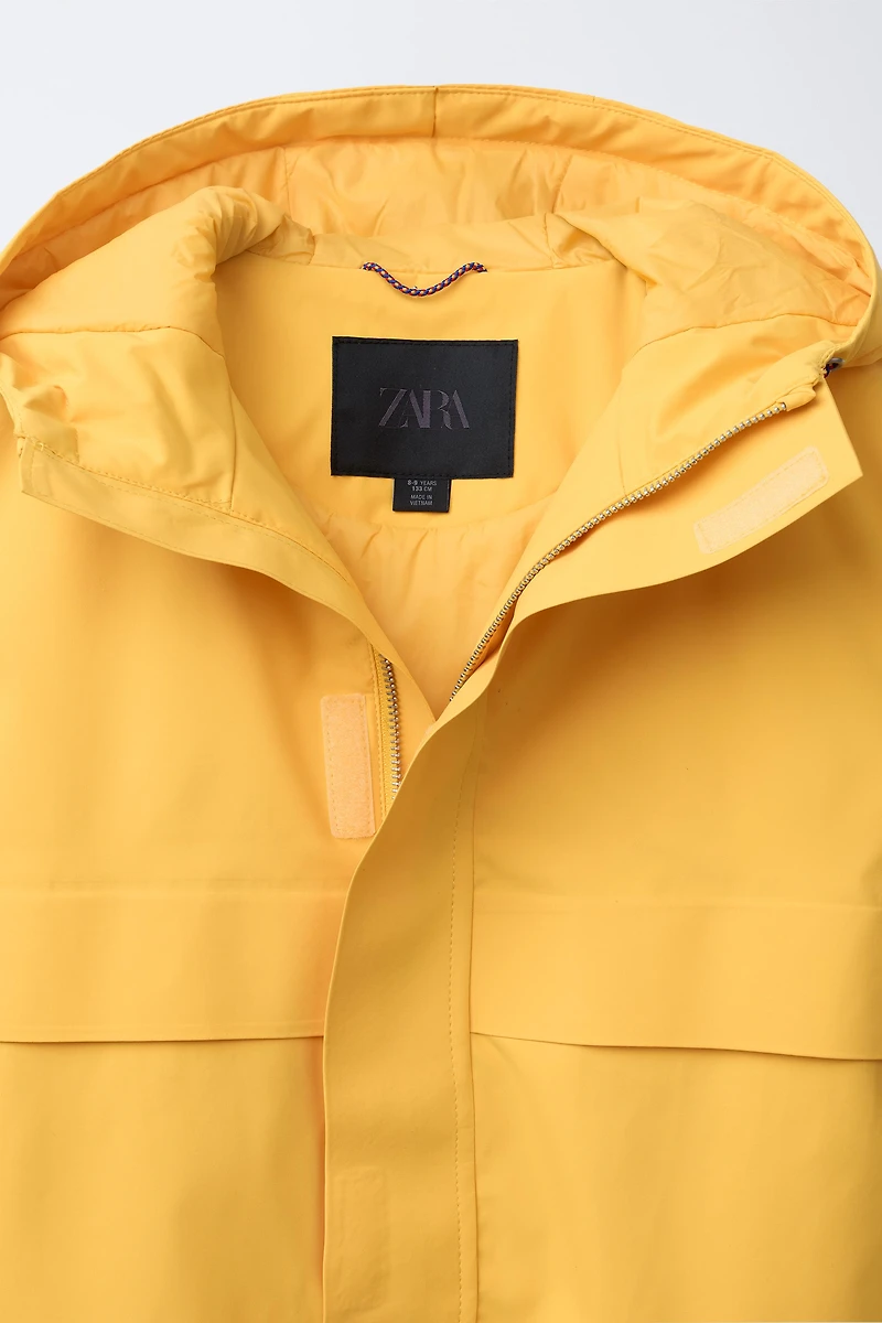 WATER RESISTANT AND WINDPROOF JACKET
