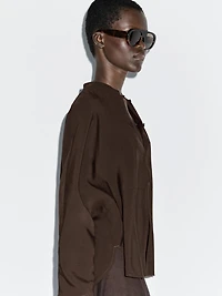 Stand collar shirt with front seam