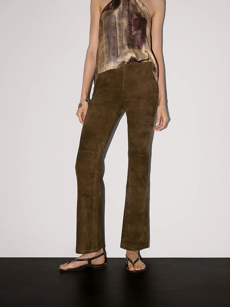 Pantalon flare en cuir finition daim