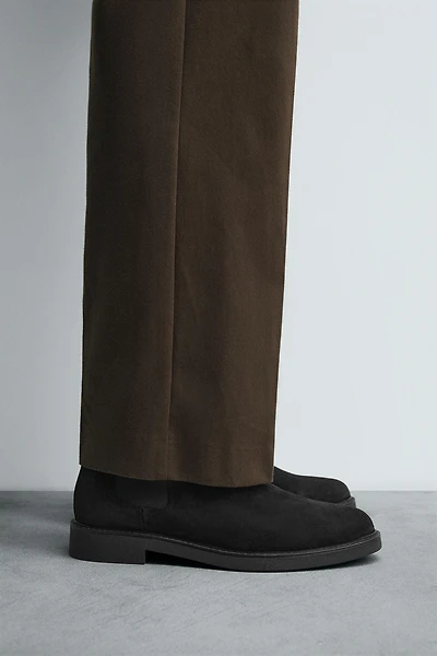 LEATHER CHELSEA BOOTS