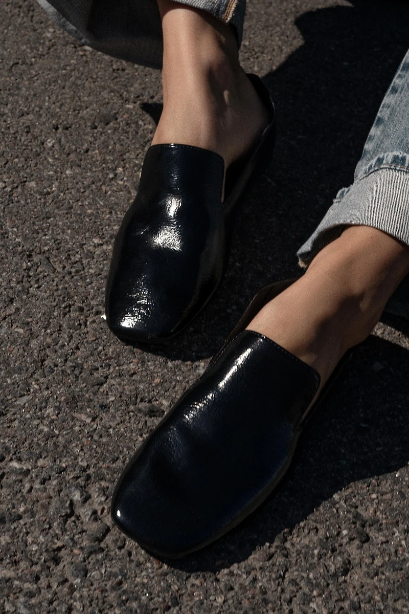 MOCASSINS À EFFET VERNI
