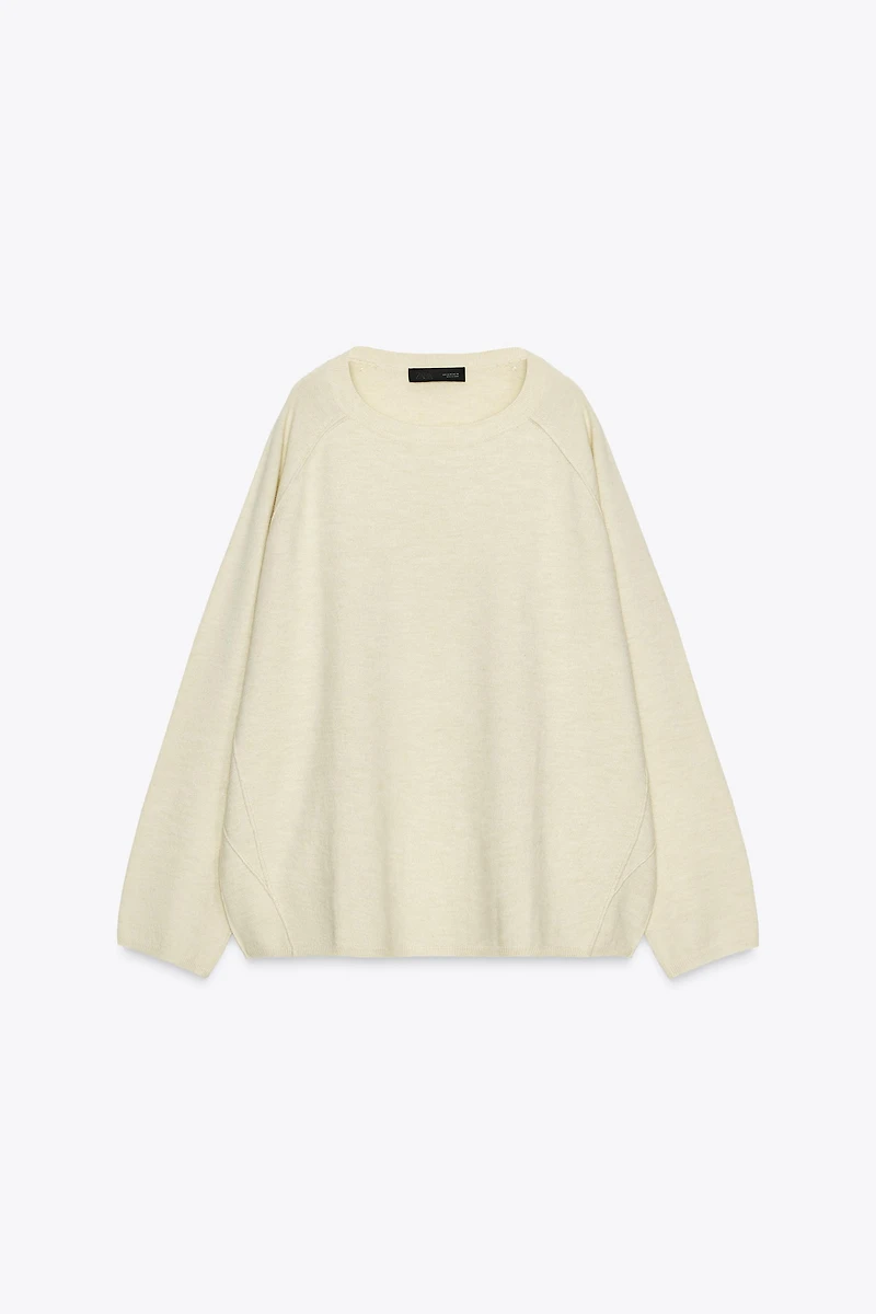 OVERSIZED KNIT SWEATER