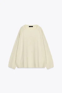 OVERSIZED KNIT SWEATER