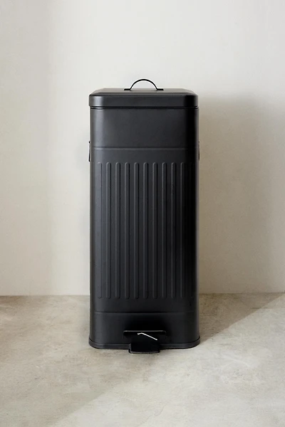 LARGE KITCHEN TRASH CAN